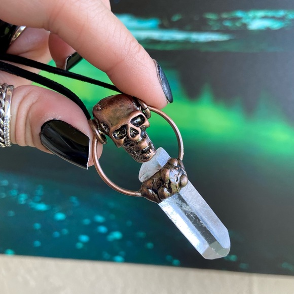 Skull crystal necklace . Clear crystal quartz electroplated copper skull leather - Picture 7 of 16